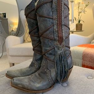 Gorgeous snip toe western boots